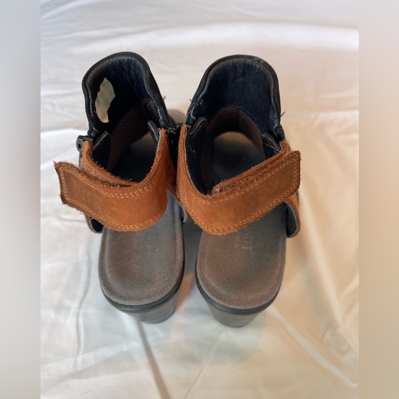 Naot suede sandals size 8 - Picture 4 of 4